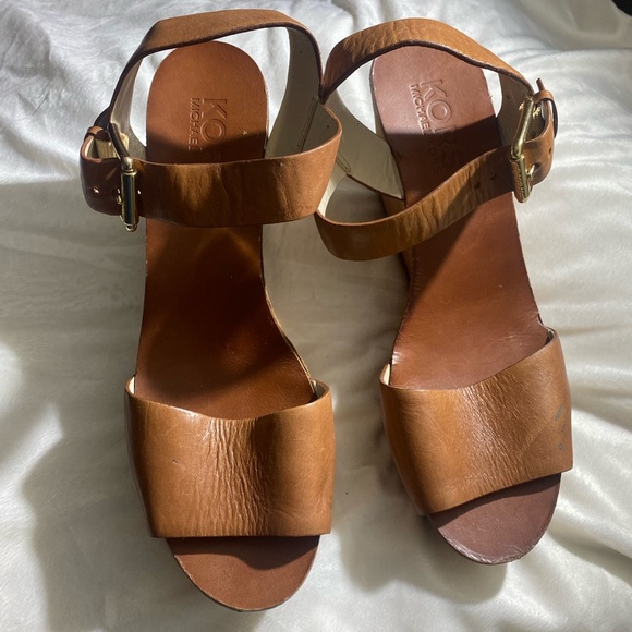 Tan women’s platform sandals Michael Kors size 9.5 new never worn - Picture 3 of 6